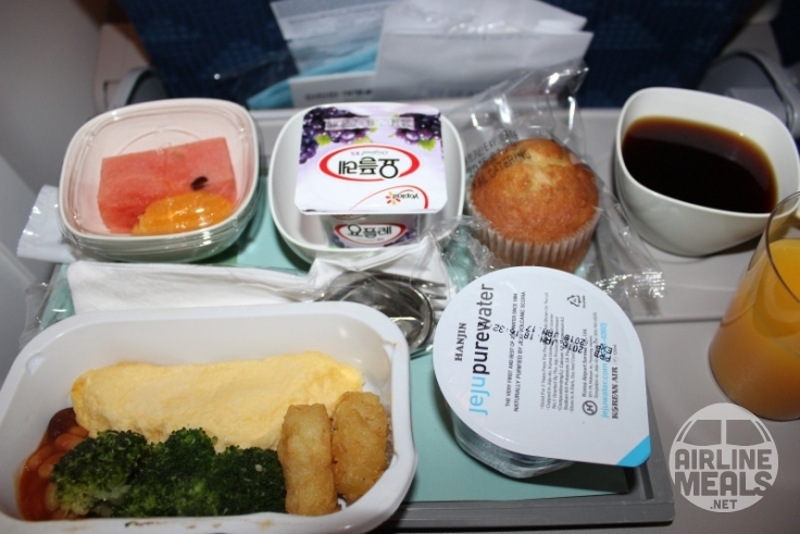 Air food. Korean Air Airways еда. Корейские авиалинии кошерное питание. Korean Air питание на борту. Еда в самолете Корея.